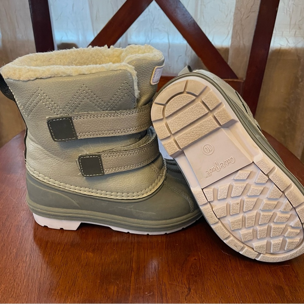 Kids Cat and Jack Snowboots
